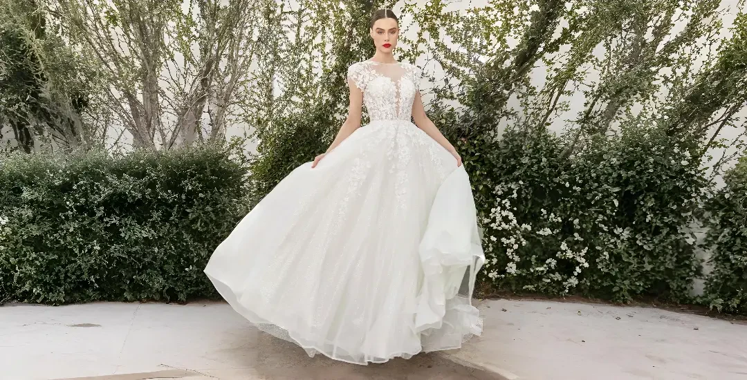 Andrea &amp; Leo Wedding Gowns. Desktop Image